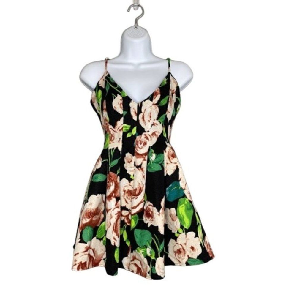 San Joy Cup Of Tea‎ Romper Black Floral Large